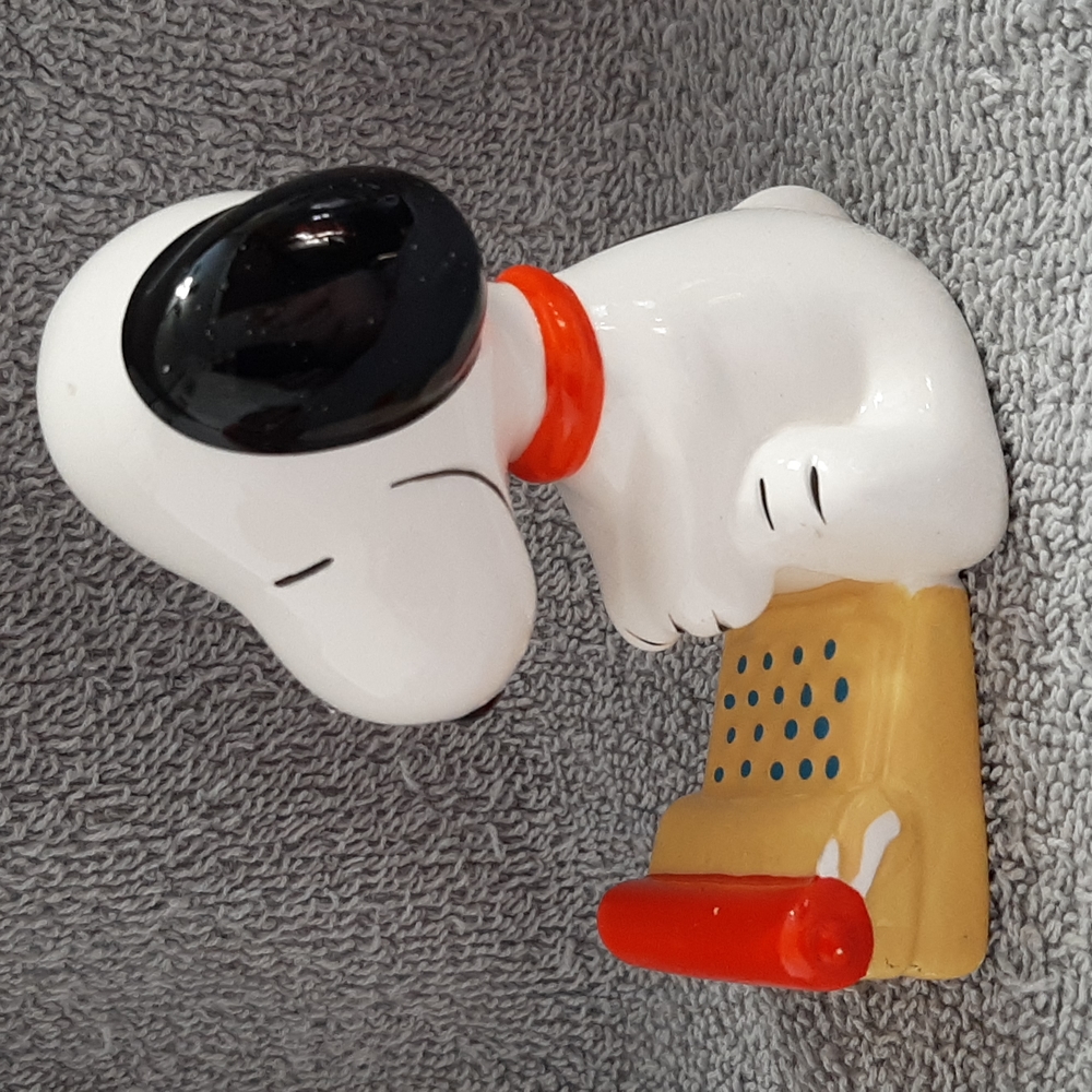 Vintage Peanuts Snoopy At Typewriter Figurine